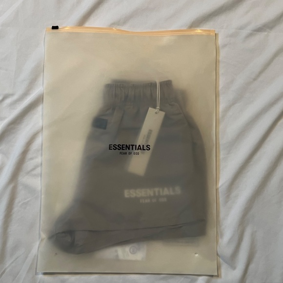 Fear of God Essentials Kids “Desert Taupe” Running Shorts Size M - Picture 7 of 8